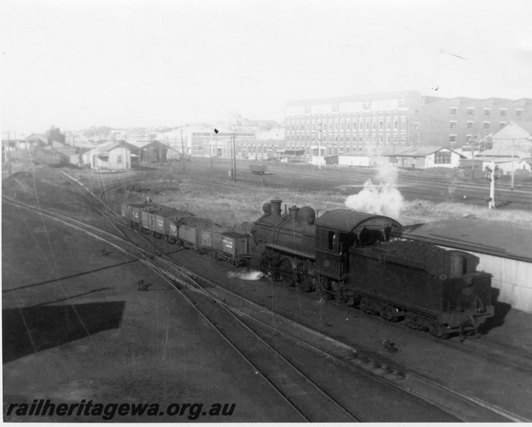 P02733
ES class 347 steam locomotive, side and rear view, shunting, Fremantle, ER line.
