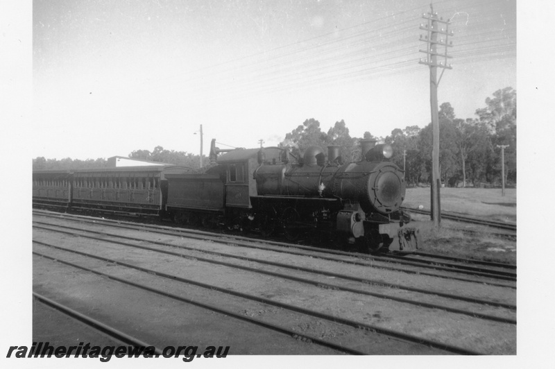 P02769
ES class 332, side loading suburban carriages, telegraph pole, Chidlow, ER line view across the yard.
