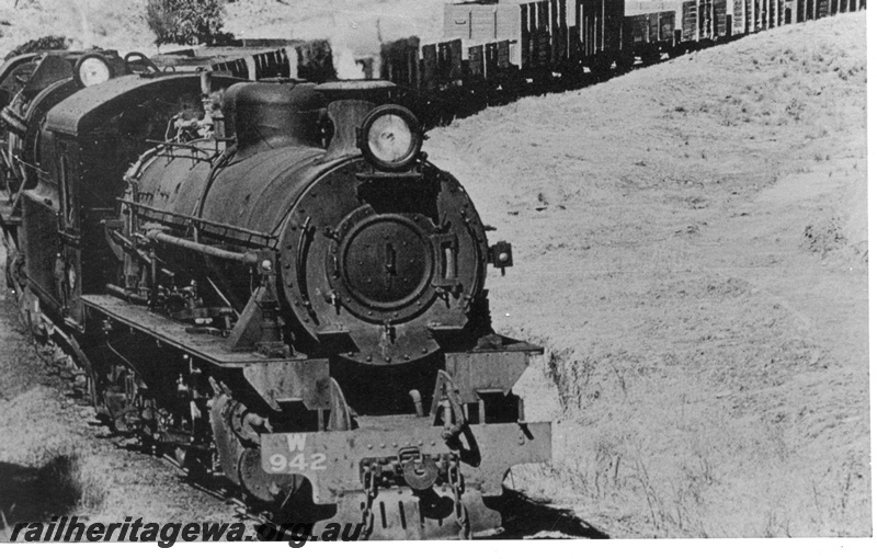 P02791
W class 942, V class 1222, double heading on a goods train, Olive Hill, BN line
