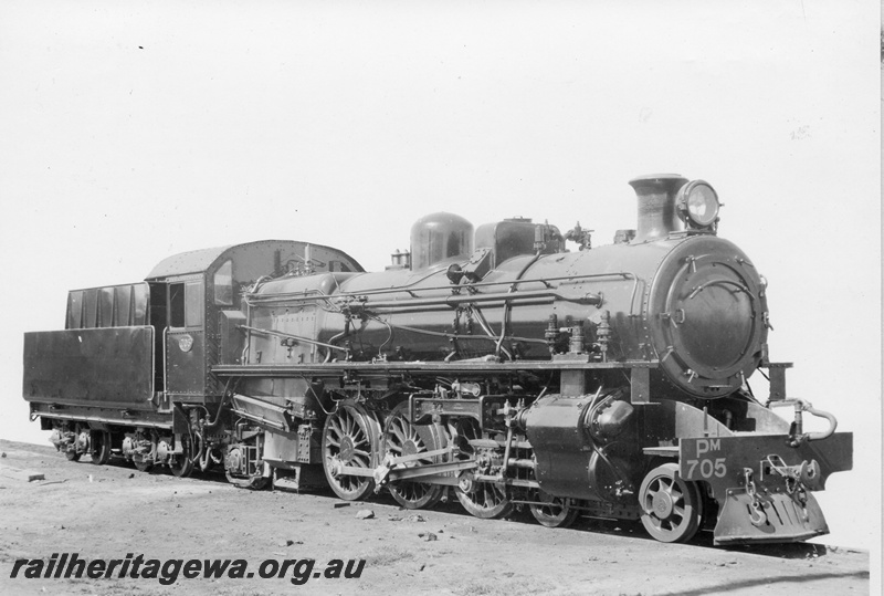 P02811
PM class 705 steam locomotive, side and front view, black livery, c1950.
