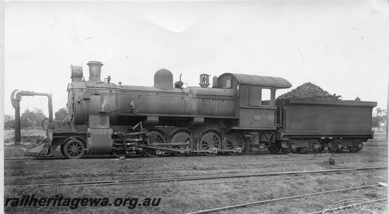 P02838
FS class 290 steam locomotive, coil spring bogies on the tender, side view, water column.
