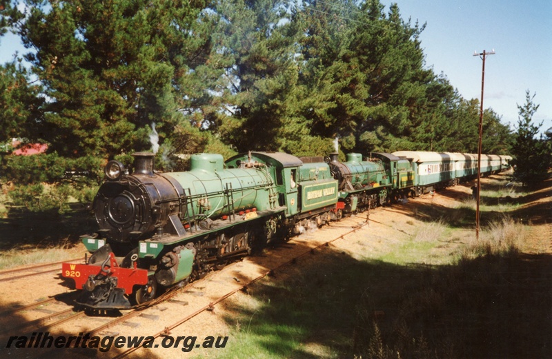 P02889
W class 920 steam locomotive double heading with W class 908 steam locomotive on HVR train entering Dwellingup.
