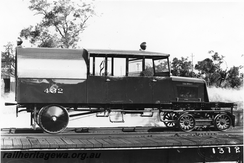 P02891
AI class 432 petrol coach, side view, PM line, c1935.
