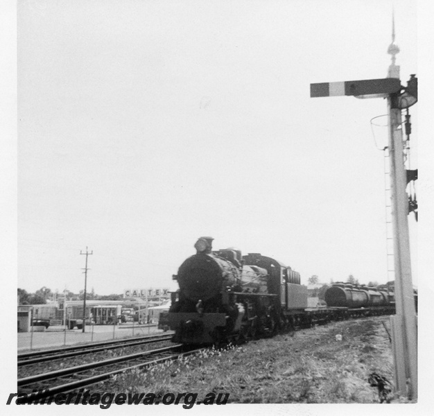 P02893
PM class 716 steam locomotive on the No. 849 goods train, front and side view, signal, Claremont, ER line.
