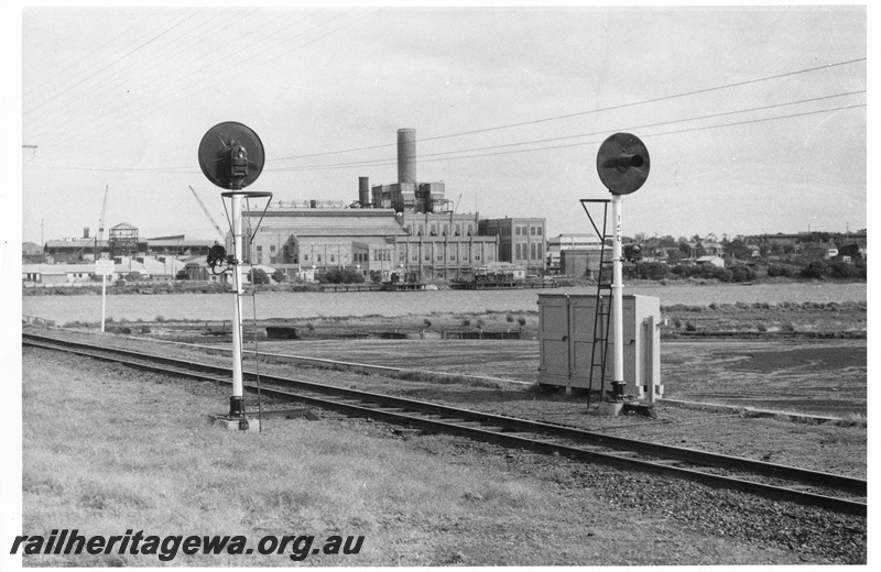 P02955
Signals, relay boxes, opposite East Perth power station, same as P0888.
