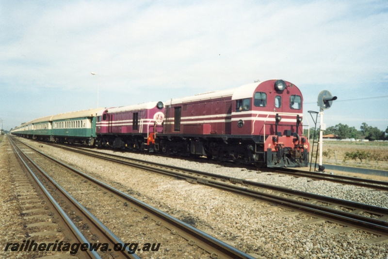 P02960
F class 40 and G class 50 diesel locomotives in MRWA maroon livery on a HVR train, side and front view, dual gauge tracks, signals, Millendon Junction
