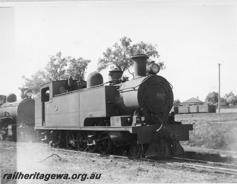 P02992
K class 37 steam locomotive, side and front view, Collie, BN line.
