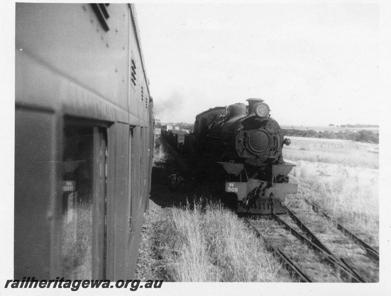 P03005
W class 908 steam locomotive on down goods train, front view, Meenaar, EGR line.
