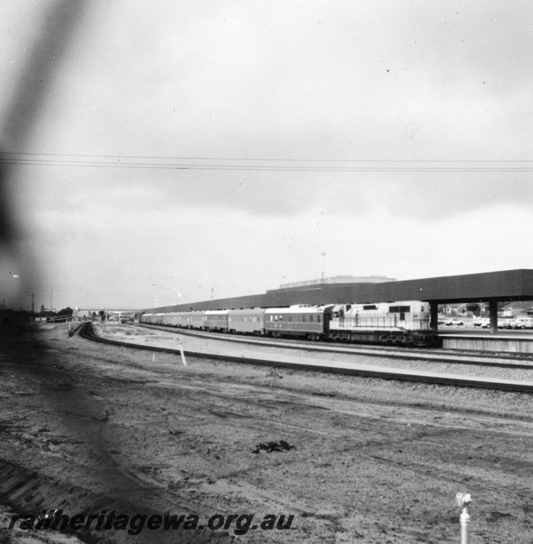 P03007
L class 260 standard gauge diesel locomotive on Trans train, East Perth terminal.
