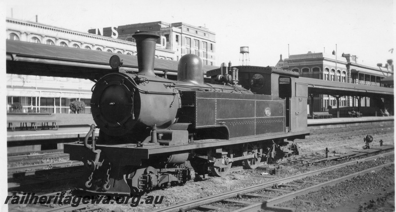 P03008
N class 201 steam locomotive, front and side view, derailed at Perth station, ER line, Goggs No. 97
