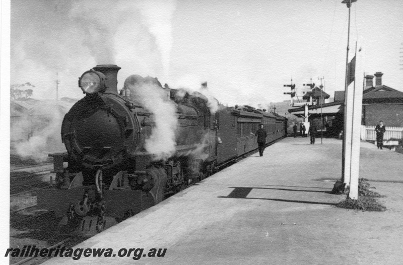 P03039
P class 448, passenger train, signals, Northam station, ER line
