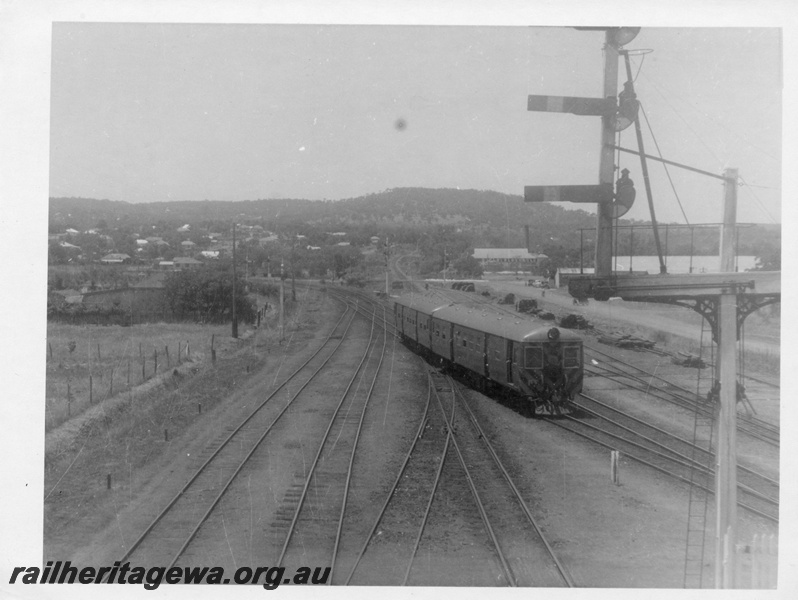 P03055
ADG class 615 and ADG class 610 diesel railcars shunting at Bellevue, side and end view, looking east, semaphore signals, ER line.
