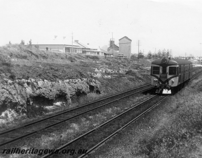 P03079
ADG class 605 diesel railcar, front view, heading towards Perth, Leighton, ER line.
