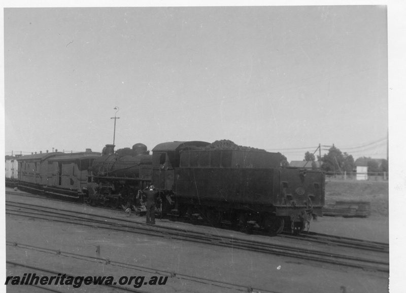 P03097
PM class 712 steam locomotive, side and end view, shunting, Kalgoorlie, EGR line.
