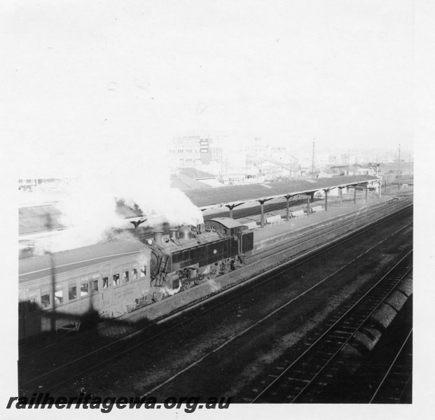 P03101
DM class 586, on suburban passenger train, Perth, ER l[ne
