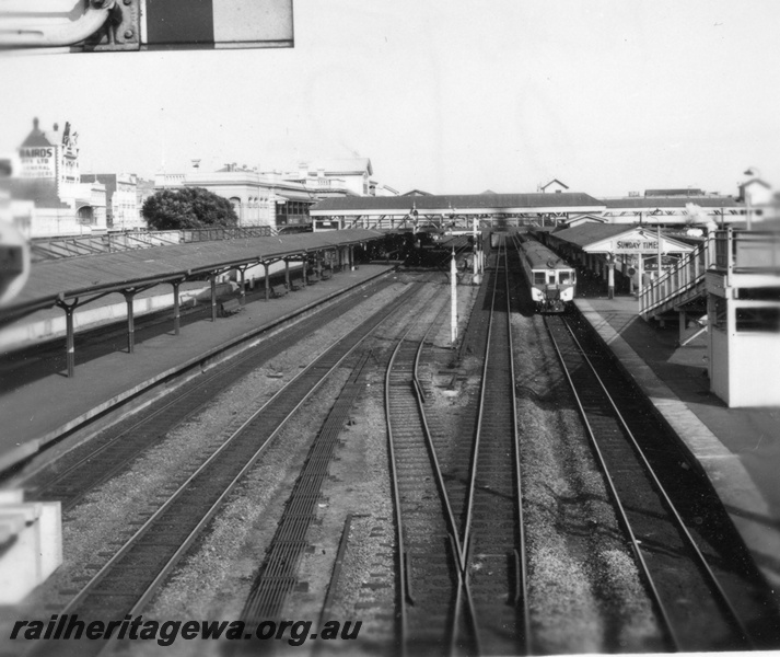 P03153
Perth station looking west from Barrack St bridge, passenger platforms, tracks, signals rodding, diesel railcar at a platform, ER line.
