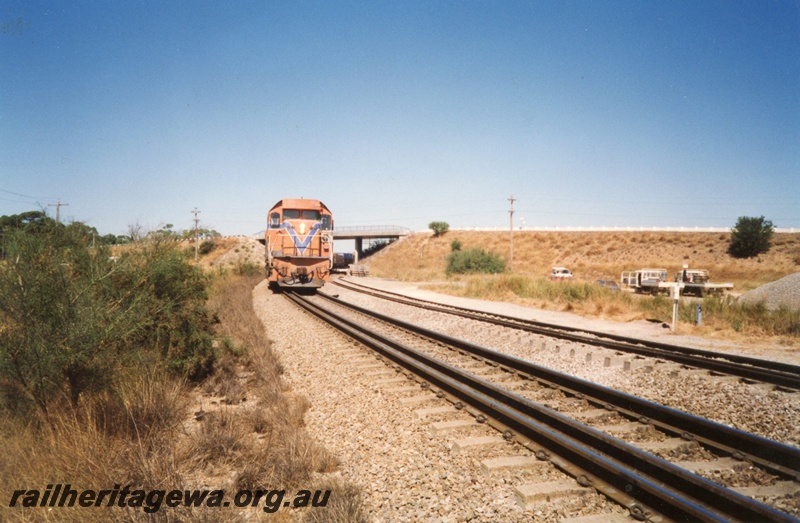 P03182
L class 270 and L class 259 diesel locomotives, wrong line working, Kalamunda Rd bridge, front view.
