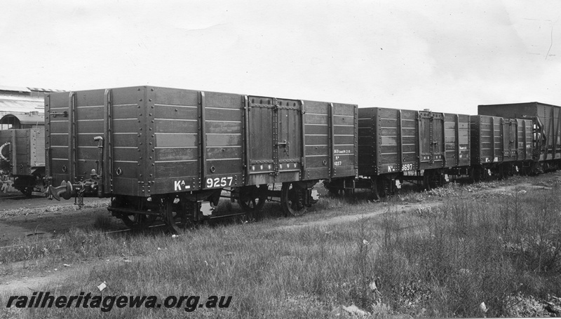 P03200
KA class 9257, 8697 and 9181 open wagons and X class hoppers, side view.
