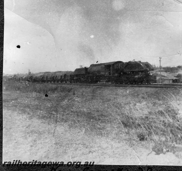 P03218
New ASG class Garratt 29 steam locomotive on a goods train, side and front view, Mosman Park, ER line, c1940s.
