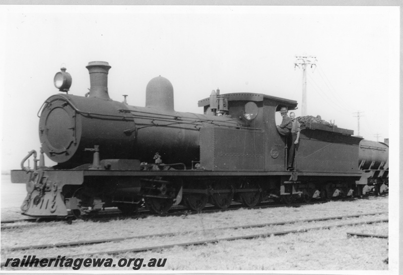P03237
O class 225, shunting, Bunbury, SWR line, front and side view
