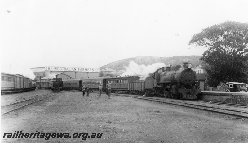 P03240
OA class 6 on Denmark train, G class 108, P class 465 on ex-Perth train, Albany Station, GSR line
