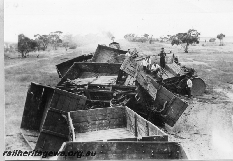 P03261
Derailment of open wagons, Indarra, NR line., view along the train.
