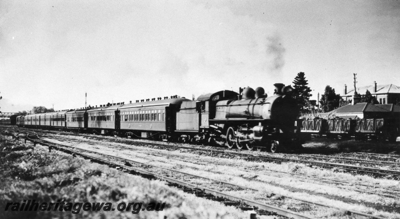 P03269
P class steam locomotive on passenger working, side and front view, Midland, ER line.
