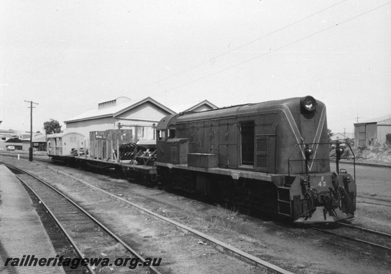 P03281
F class 43 diesel locomotive in WAGR livery, side and front view, shunting, goods shed, Subiaco, ER line.
