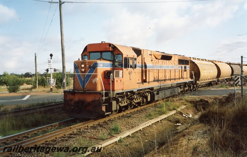 P03289
L class 267, High Wycombe, about to enter Forrestfield Yard, grain train
