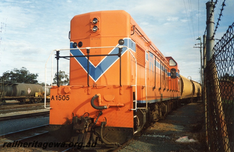 P03292
A class 1505, Narrogin, GSR line, eight loaded grain hoppers consigned to Kwinana from Kulin
