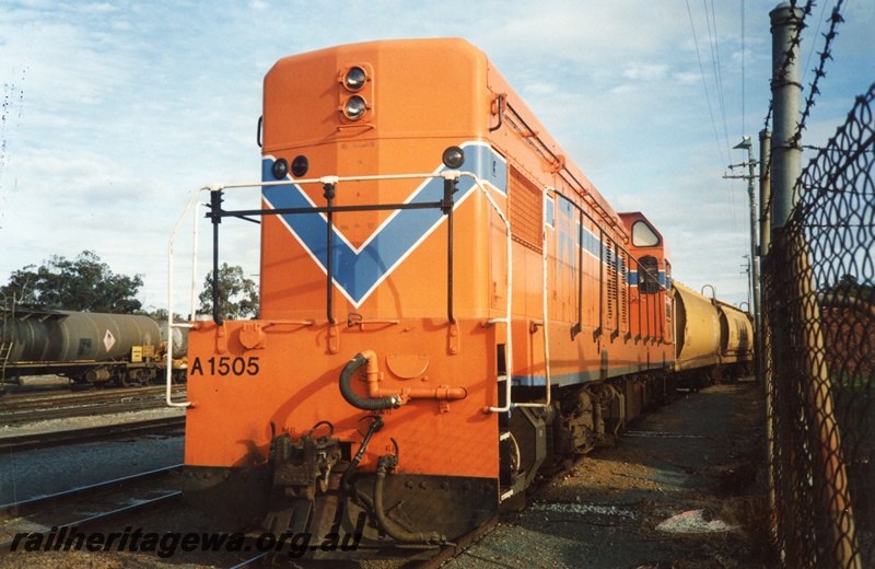 P03292
A class 1505, Narrogin, GSR line, eight loaded grain hoppers consigned to Kwinana from Kulin
