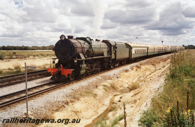 P03294
V class 1213, High Wycombe, heading an ARHS school holiday City Circle train
