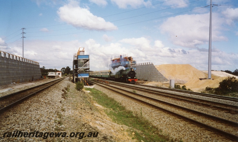 P03295
W class 908, passing a new flyover, Wattle Grove, HVR City Circle train
