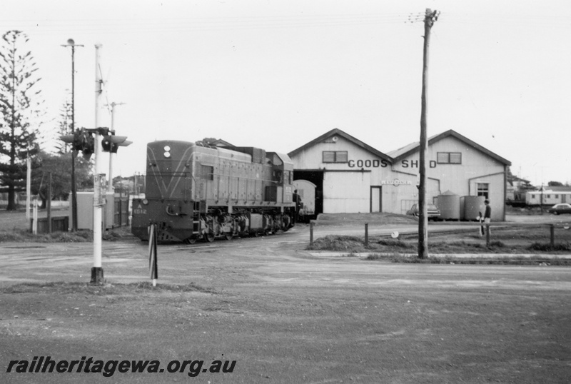 P03303
A class 1512, goods shed, Esperance, CE line, end and side view, shunting
