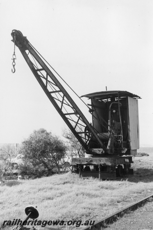 P03311
Steam crane PWD 11, Esperance, CE line, front and side view, out of use.
