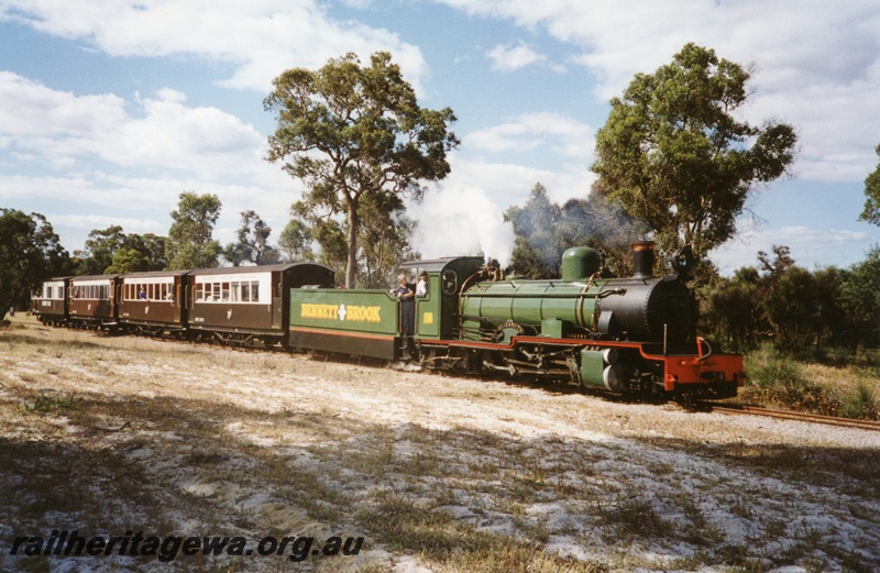 P03312
Bennett Brook Railway loco NG15 Class 118, Whiteman Park, hauling four carriages on 