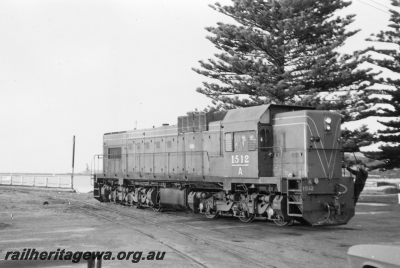 P03320
A class 1512, Esperance, CE line, side and front view, on line leading to the jetty
