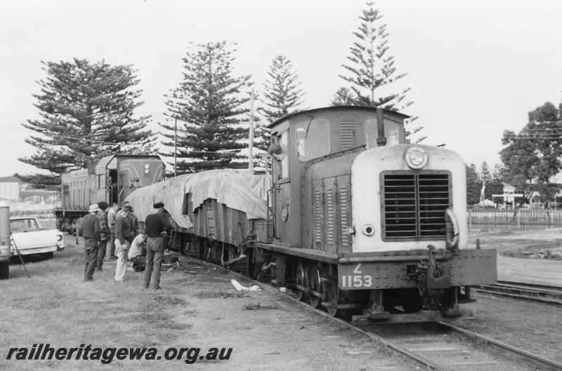 P03323
Z class 1153, A class 1512, tarpaulin covered wagons between the locos, end and side view of the Z class, Esperance, CE line.
