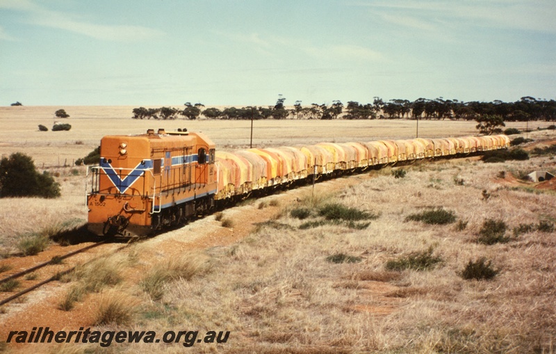 P03337
A class 1502 diesel locomotive, goods train, front and side view, Miling, CM line.
