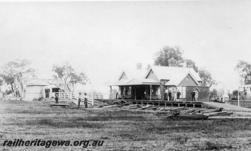 P03364
Station building, Guildford, ER line, the first Guildford station, trackside view
