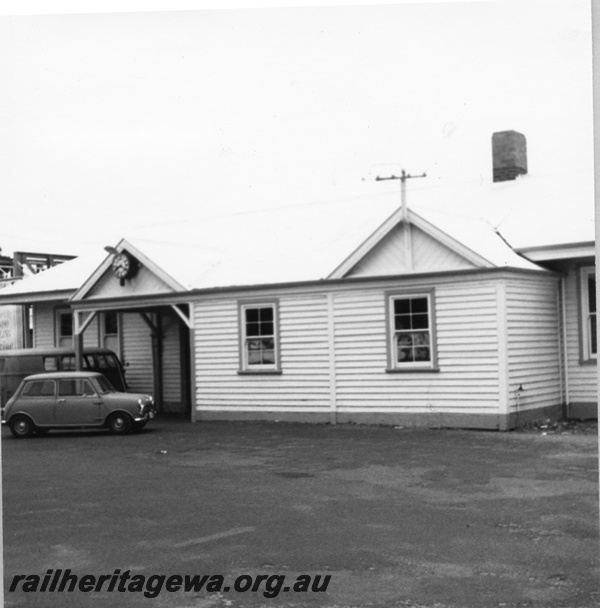 P03406
Railway station building, roadside view, clock, Collie, BN line.
