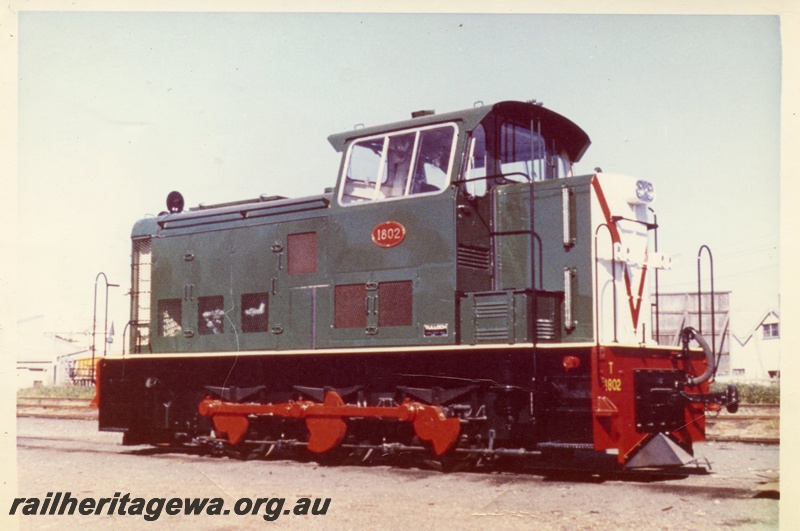 P03424
T class 1802 0-6-0 diesel-electric shunter, side and end view, delivered by road from Freighter Industries in Osborne Park to the Subiaco rail siding, ER line.
