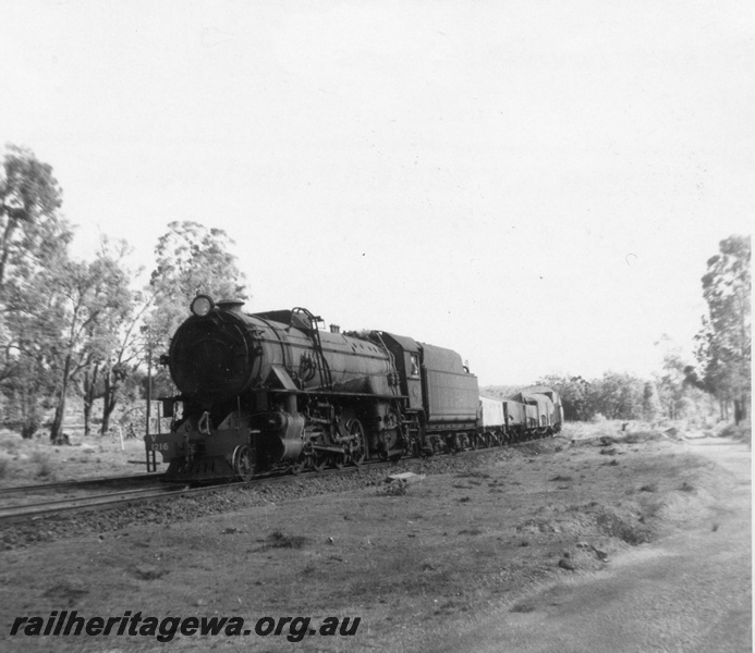 P03433
V class 1216 steam locomotive, front and side view, goods train, Chidlow, ER line.
