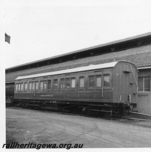 P03447
VI class 7979 locomotive instruction van, ex AP class 86 carriage, side and end view, East Perth loco.
