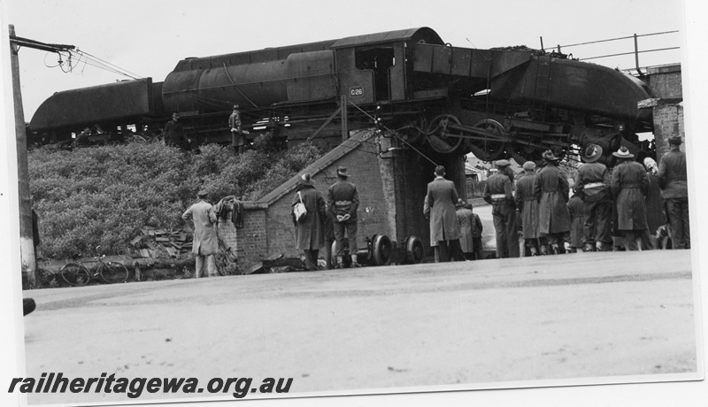 P03495
ASG class 26, subway, Claremont, ER line, crowd observing the loco hanging over the subway
