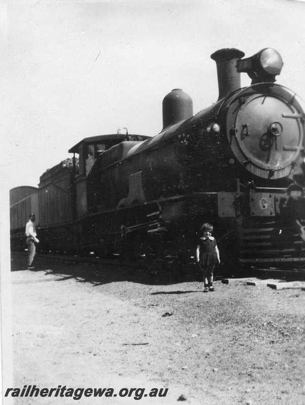 P03506
Commonwealth Railways (CR) G class steam locomotive, side and front view, on Trans Australian Railway, c1929-30.
