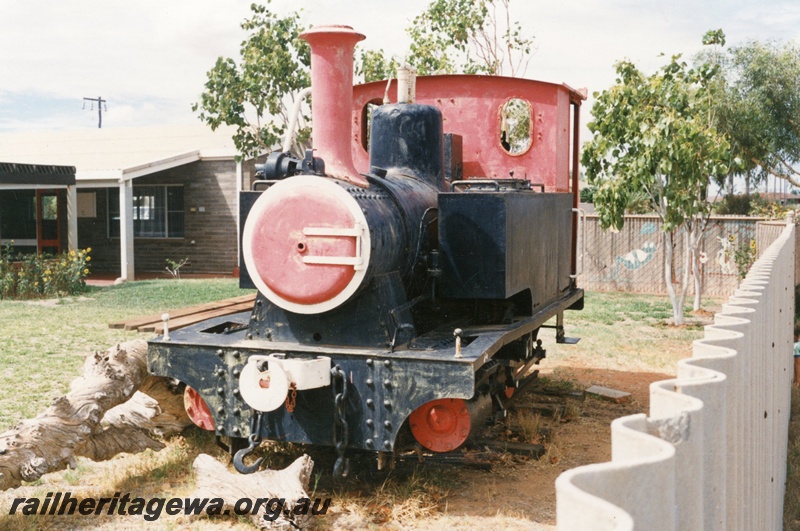 P03530
Loco Kimberley in Kindergarten in Carnarvon, Loco only had Hand Brake no other braking system
