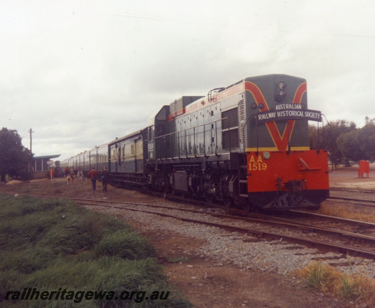 P03534
AA class 1519 on ARHS tour train, Dowerin, GM line, about to depart on the return journey
