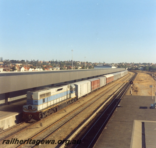 P03535
L class in original livery with the Indian Pacific headboard, arriving with the 