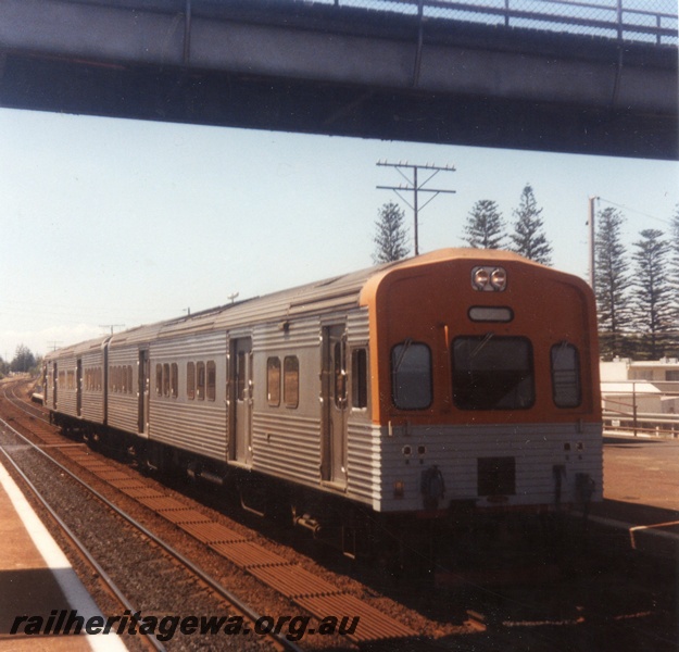 P03540
ADL/ADC class railcar set bound for Fremantle, Cottesloe, ER line, side and front view.
